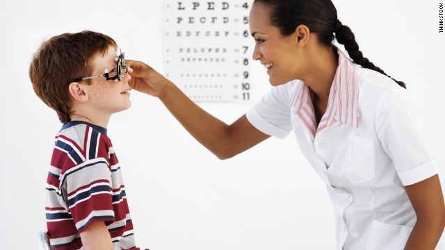 Video - Fanhoso espanhol vai ao oculista