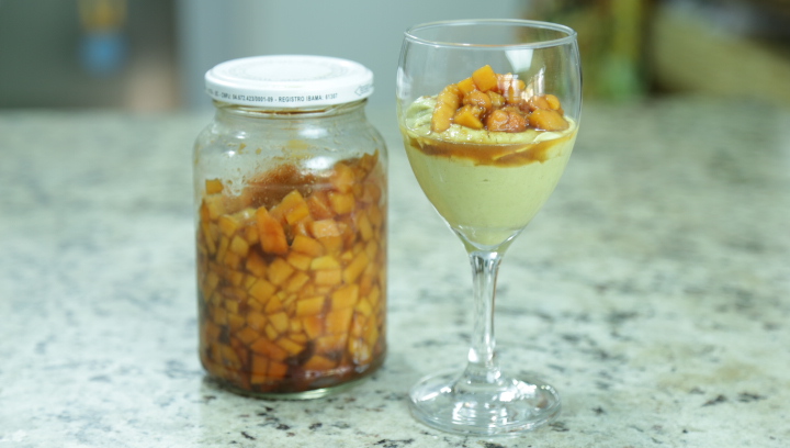 IOGURTE GREGO DE ABACATE COM CALDA DE MAMÃO FORMOSA FERMENTADO