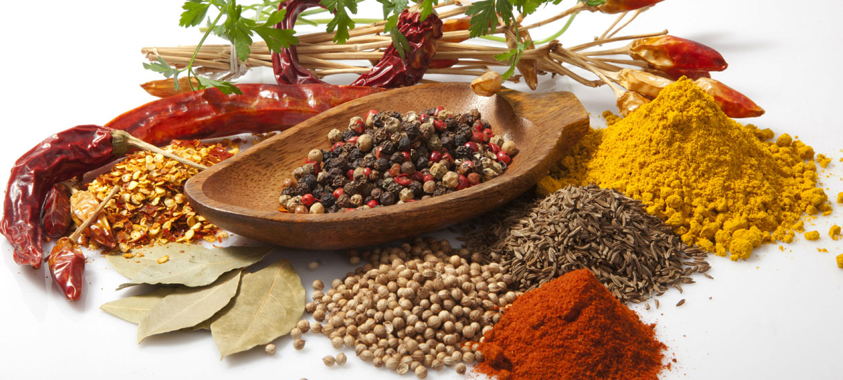 Condimentar com especiarias e sal 